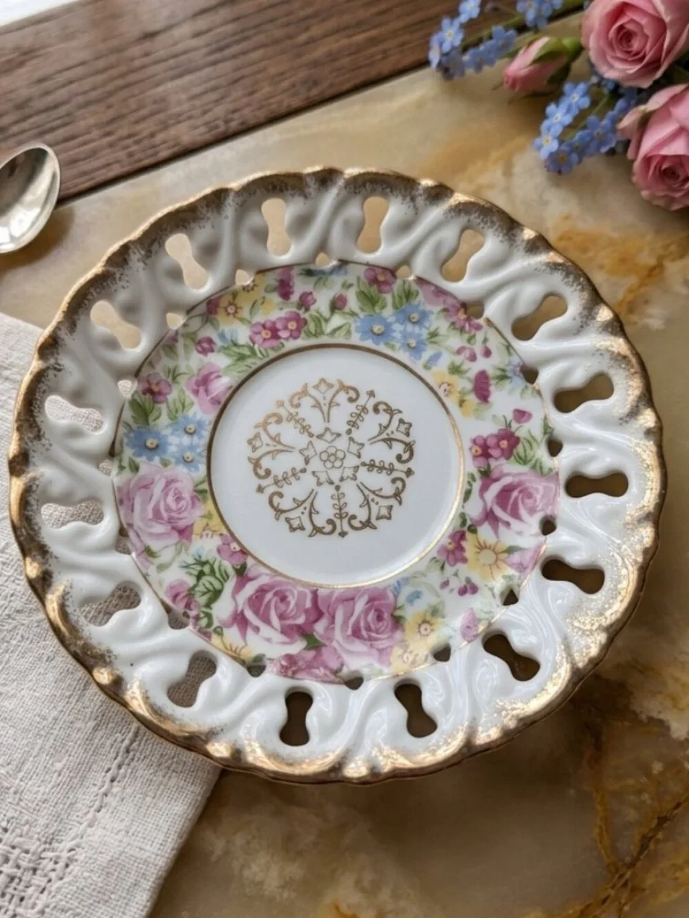 Vintage Royal Ashley Fine China Teacup and Saucer Floral Lattice‎